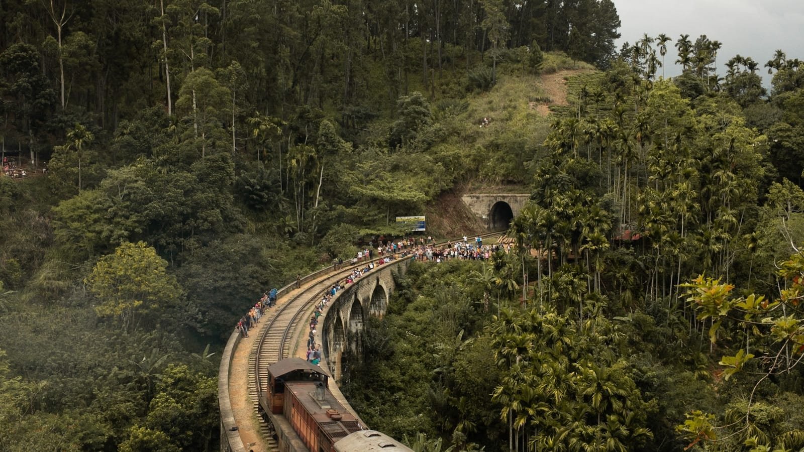 Skutery, pociągi i ubezpieczenie - Sri Lanka
